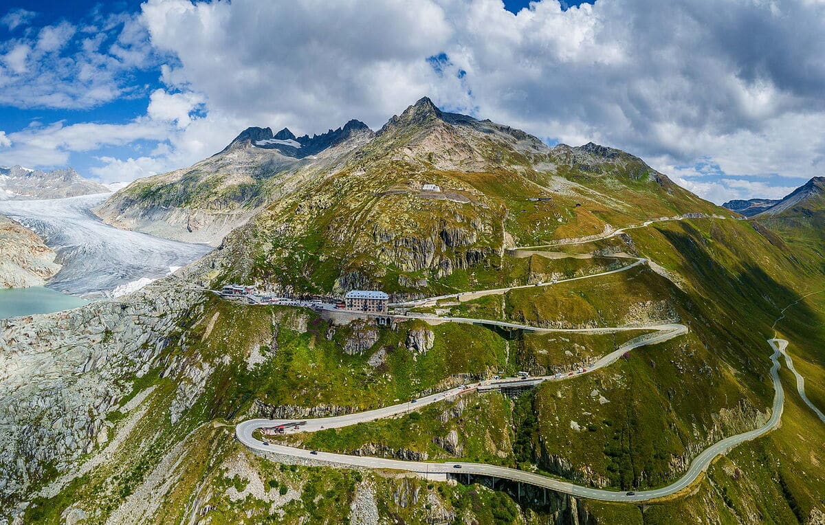 La route de la Furka et l'hôtel Belvédère